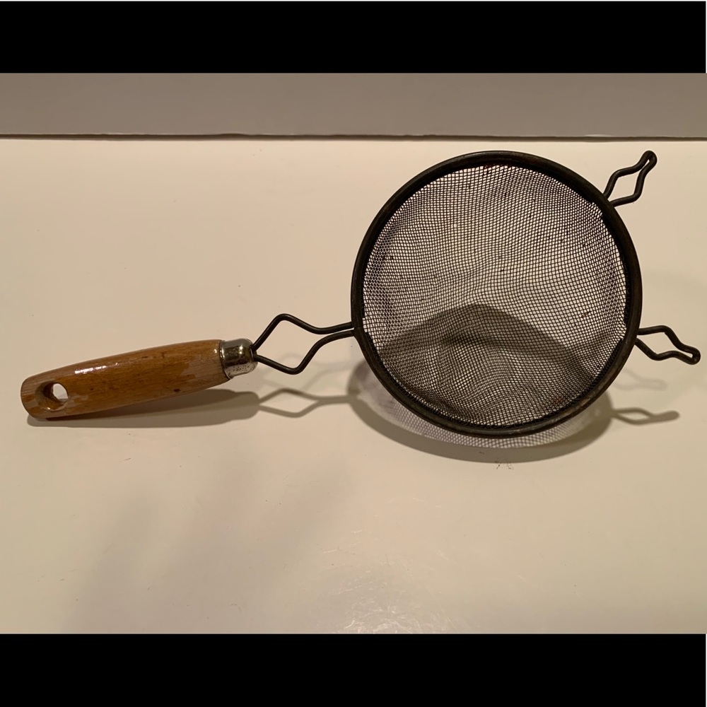 VINTAGE KITCHEN SIFTER.